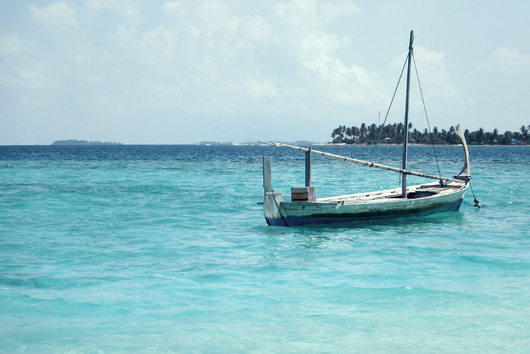 maldives_boat